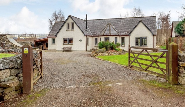 5 bedroom accommodation in Tomatin