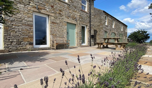5-bedroom holiday cottage in the Yorkshire Dales sleeping 8, with 2 bathrooms