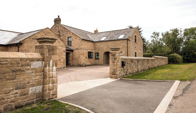 5 Bedroom Large Farmhouse | Near Morpeth | New Hot Tub | Games Room | Sleeps 12