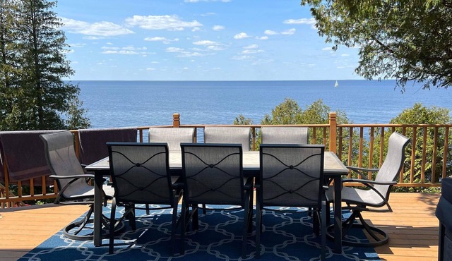5 Bedroom Waterfront: Perfect Door County Getaway - best ice fishing steps away