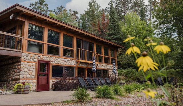 5 bedrooms 5 baths - Sand Beach - Sauna- WiFi- Park- Hot Tub- Fire Place- Hiking