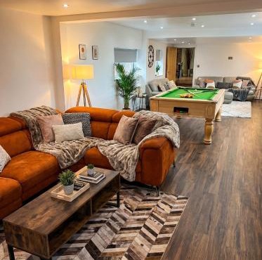 5 Bedrooms, Pool Table, Sleeps 10, Contractor Stays, Family Gatherings - Secure Free Parking
