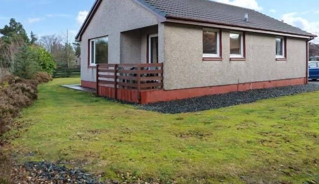 5 INNES-MAREE, pet friendly, country holiday cottage in Poolewe
