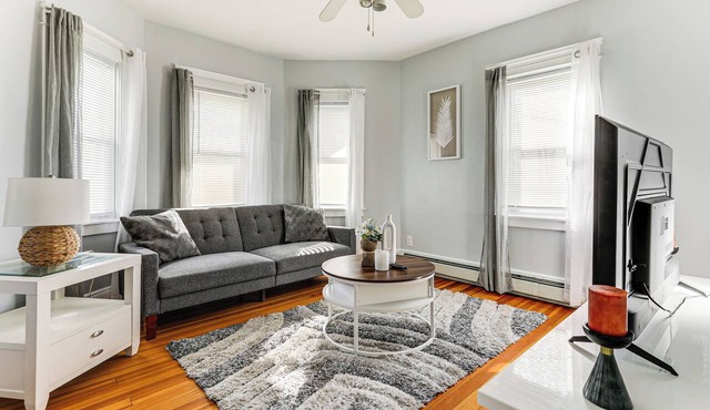 5 Mi to Brown U: Pet-Friendly Apt, Walk to Dining!
