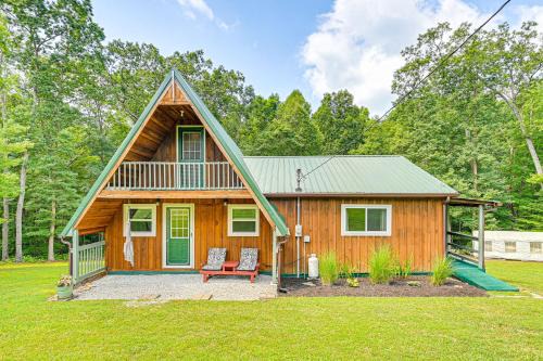 5 Mi to Cave Run Lake: Wellington Cabin w/Deck!