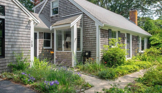 5 Min drive to Beaches and private backyard!