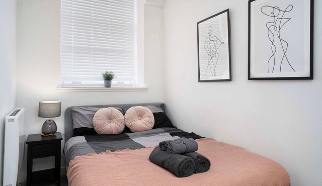5 mins Walk to Royal Mile & Castle - Wi-Fi - 2BR