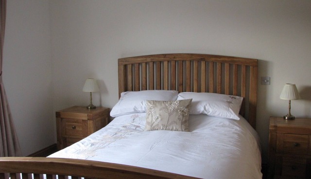 5 star accommodation for couples. Traditional sauna,log burner and cinema room.