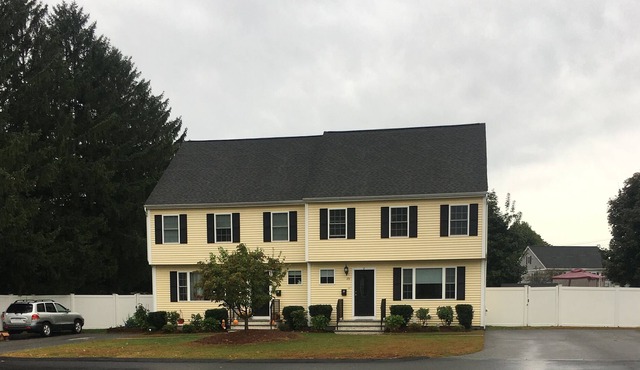 5 Star Immaculate Home 15 miles from Boston. Sleeps 4