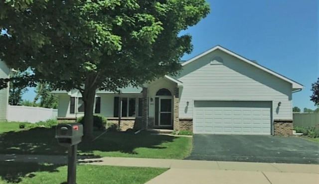 5 Star Reviews, 5-Bedroom Home Sleeps 10, 3-Bath, Hot Tub, Game Room, So Nice!