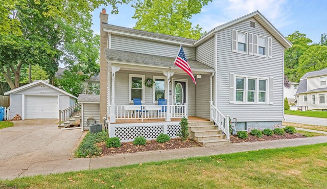 5-Star Reviews, Remodeled & Centrally Located! One Of The Best Properties In GH!