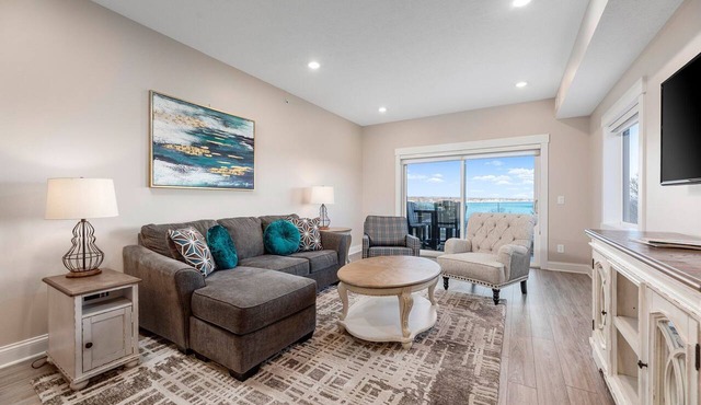 🌆 539 Bay St Downtown Lakeview Condo | 301W - Waterfront, Free Parking, Moments from festival grounds