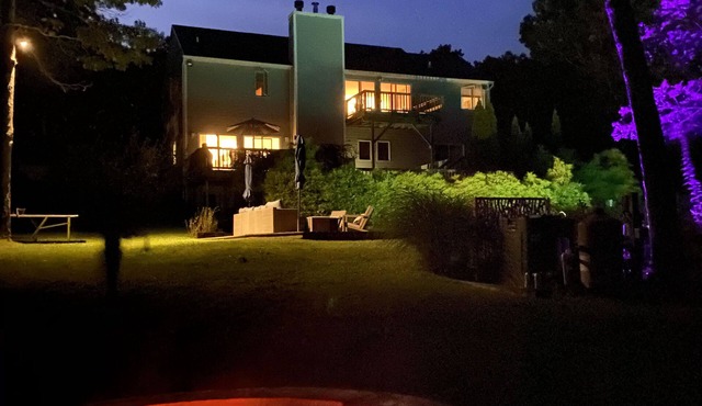 5BR, 5BA on cul-de-sac, Big Pool, jacuzzi, gym, beautiful bay beach