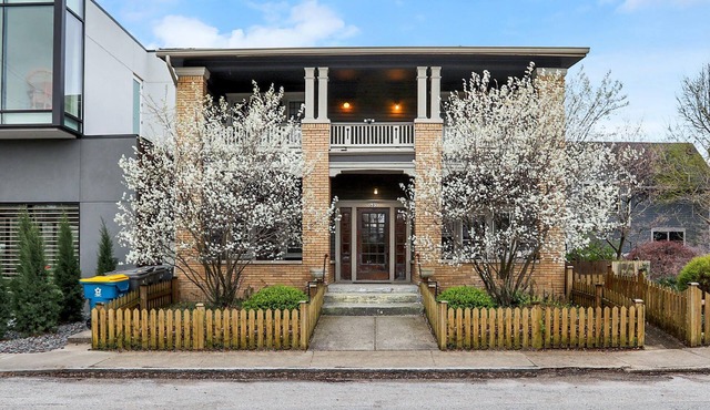 5min to Bottlework & Mass Ave, in quiet area. Recently renovated cozy flat