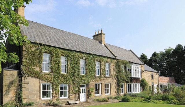 6 bedroom accommodation in Ponteland