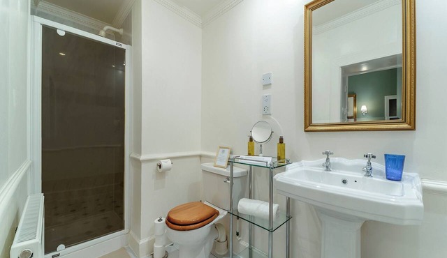 6 bedroom accommodation in Brodick