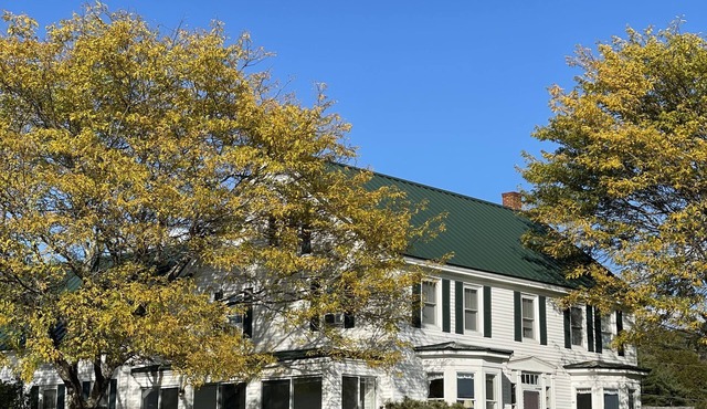 6 bedroom Historic Farmhouse w/stunning Lakeview