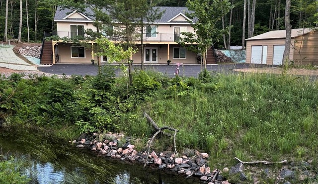 6 Bedrooms, 4 Bath Whole Duplex with access to 3 Lakes!