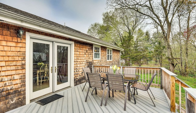 6 Mi to Beach: Family Home in Little Compton!