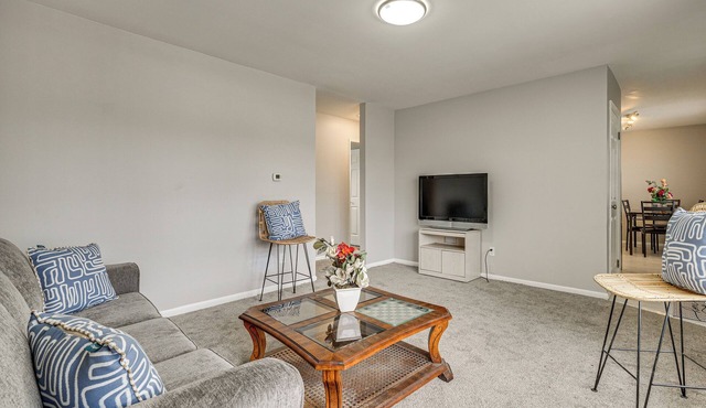 6 Mi to Downtown Columbus: Quiet Home w/Yard