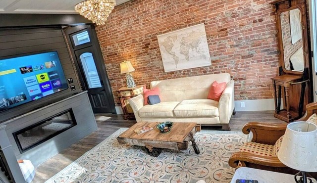 604 GQ on Mulberry: 2 King Luxury Suites, Patio