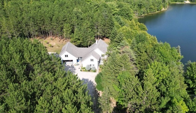 62 acre Family Retreat with Private Lake and Walking Trails