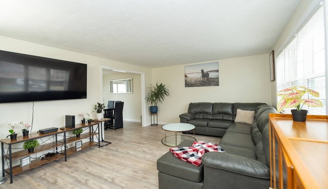 65 - 5BR - Randolph Elegant Haven near Dog Park