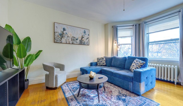 65inTV:Free Parking:Longwood:King Bed:Full Kitchen
