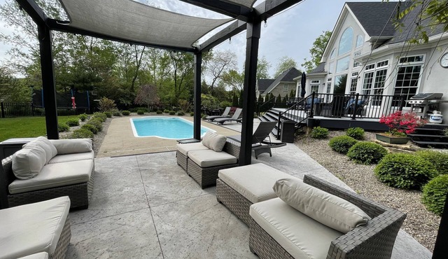 6br/5ba Home In Crestwood Sleeps 12-14