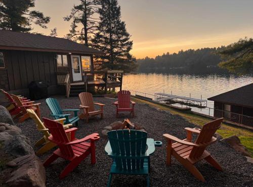 6BR Waterfront Lodge on Round Lake Private Sandy Shoreline Dock Fire Pit Panoramic Views