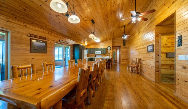 7-bedroom 3 bath cabin located at Cass Lake Lodge Musky Mansion