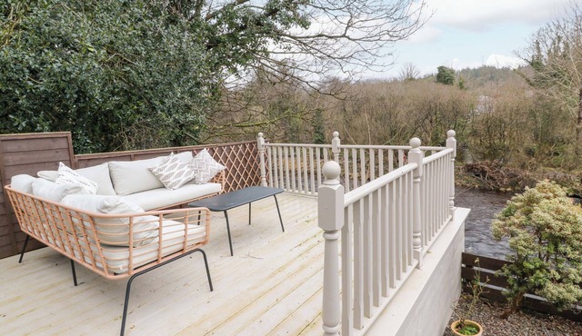7 BREWERY POOL, pet friendly, with a garden in Newton Stewart