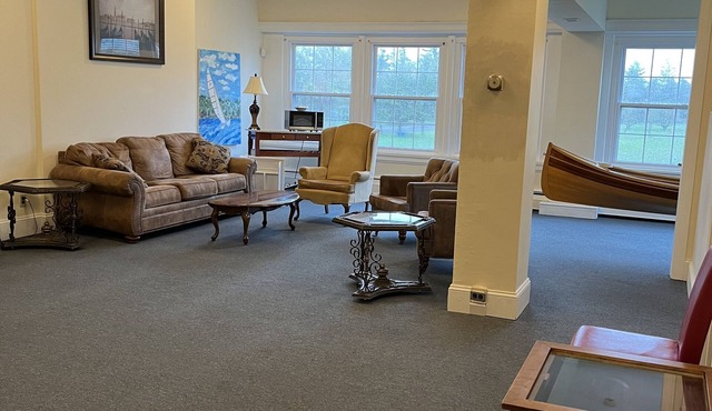 7 GUEST ROOMS - SUNCLIFF FAMILY SUITE ON LAKE ERIE!nFootball & Family Fun!
