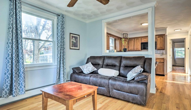7 Mi to Downtown Providence: Quiet Apt in Seekonk