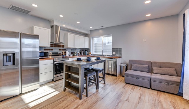 7 Mi to Louisville: Pet-Friendly New Albany Home
