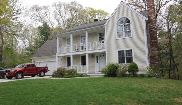 72 Bay Rd North Falmouth- Cozy home 1 mile from beach, pet-friendly!