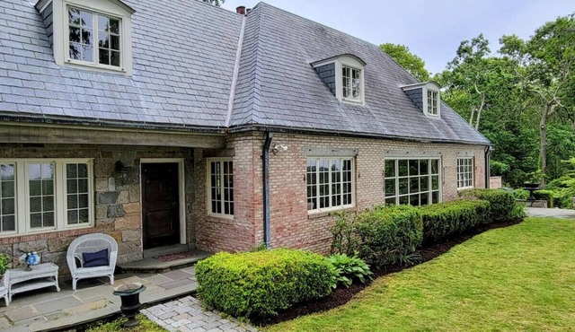 8 bedroom seacoast manor with amazing views!