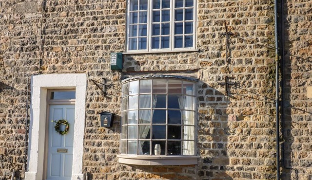 8 Market Place, Masham. 1 bed.
