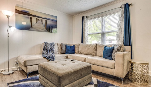 8 Mi to Dtwn Indianapolis: Family Home w/Yard!