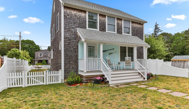 8 Ocean Rd - Renovated pet-friendly home, .3 mi from beach w. central A/C!