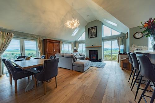 8 Person-Luxury-FamilyFriendly-PetFriendly-Hot Tub