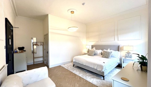 9 Bed ApartHotel Exclusive Use in the heart of Auchterarder, Scotland