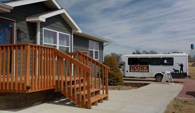 9-bedroom lodge in Dallas, South Dakota perfect for any family retreat.