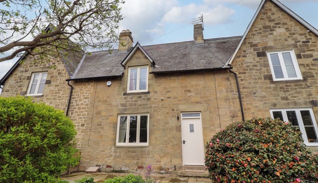 9 LONGHIRST VILLAGE, luxury holiday cottage in Morpeth
