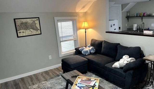 906 Superb Spot- Bluff St Flat