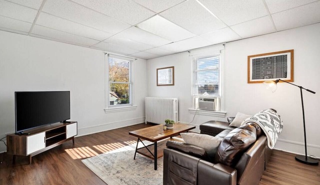 921 · Cumming Avenue Rentals #921