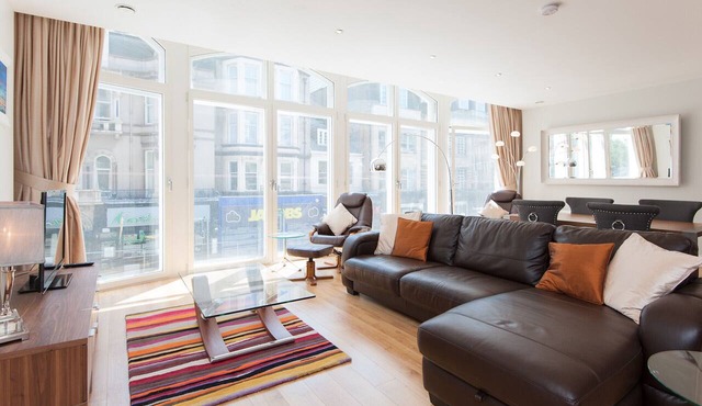 A bright, spacious first floor apartment in one of the best locations in Edinburgh!