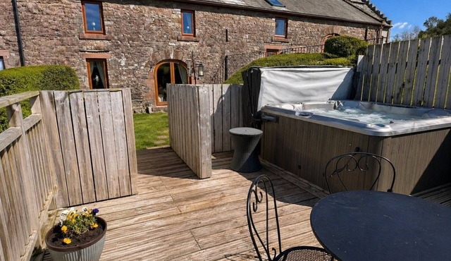 A cottage that sleeps 4 guests in 2 bedrooms