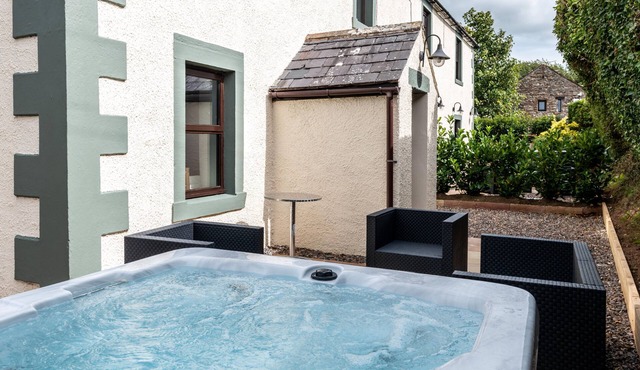 A cottage that sleeps 2 guests in 1 bedroom