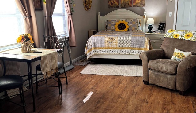 A Cozy Sunshine Suite in charming Hutchinson KS